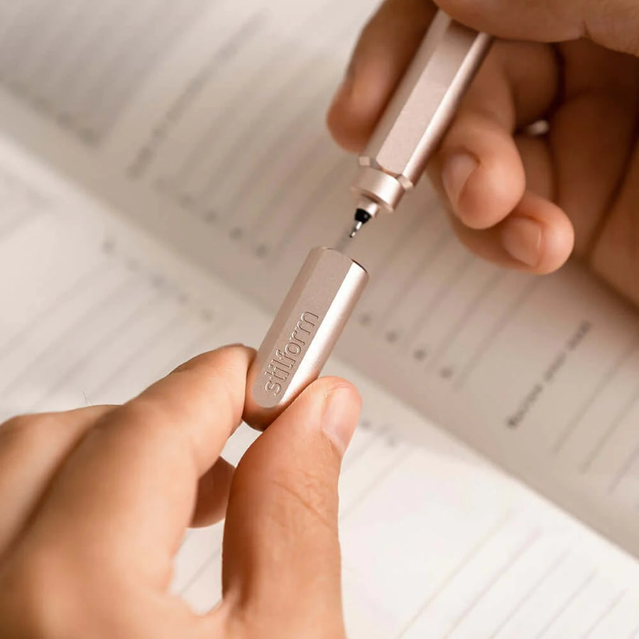 Stilform ARC Aluminium Gel Pen – Innovative Magnetic Closure Stilform ARC Aluminium Gel Pen – Innovative Magnetic Closure