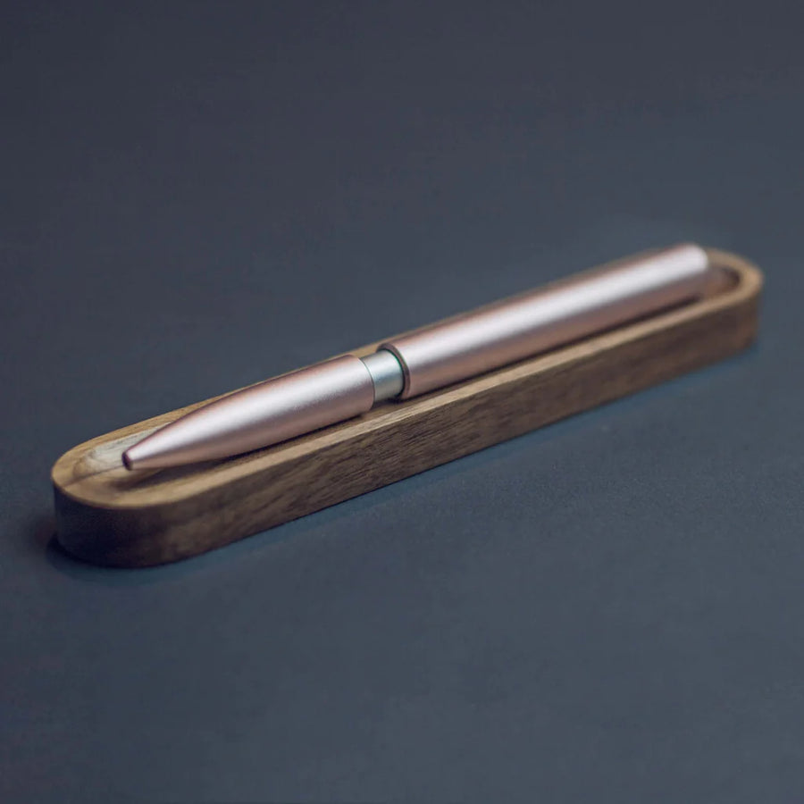 Stilform Wooden Holder in Walnut finish, elegantly displaying a Stilform pen in a real life